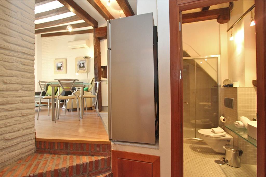 Apartamentos Inside Alhacaba غرناطة الغرفة الصورة