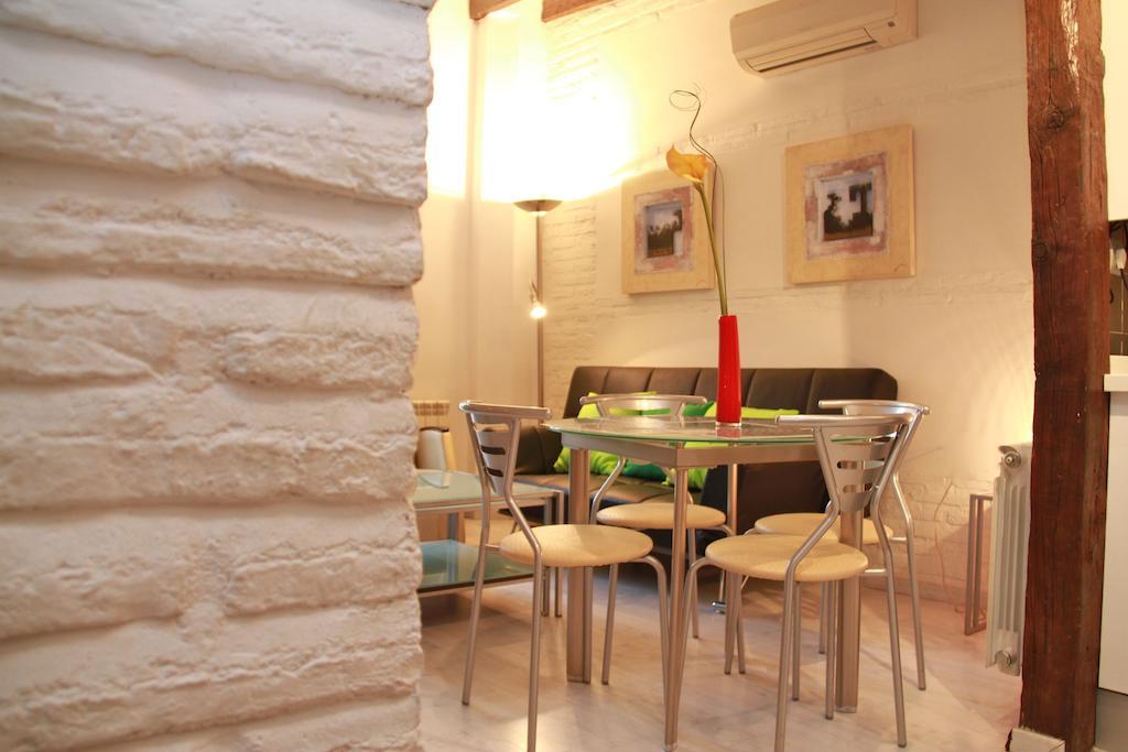 Apartamentos Inside Alhacaba غرناطة الغرفة الصورة